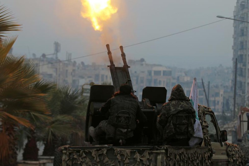 Người dân Syria vỡ òa niềm vui sau khi Aleppo được giải phóng - ảnh 4