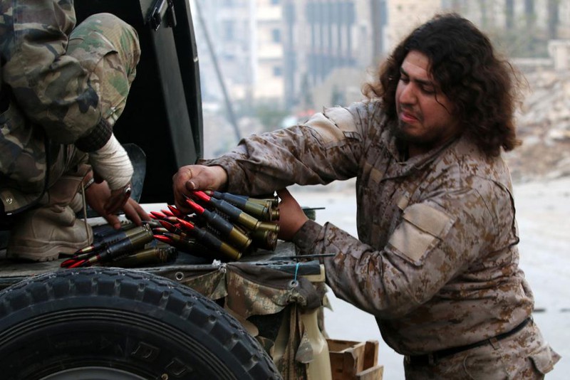 Người dân Syria vỡ òa niềm vui sau khi Aleppo được giải phóng - ảnh 8