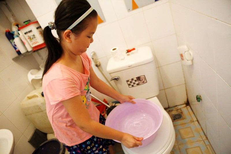 Khi người dân Hà Nội vặn vòi chờ nước sạch 20 ngày... - ảnh 3