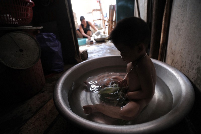 Khi người dân Hà Nội vặn vòi chờ nước sạch 20 ngày... - ảnh 9