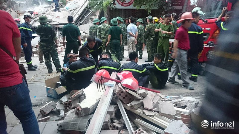 Sập nhà số 43 Cửa Bắc: Đã xác định có nạn nhân tử vong - ảnh 6