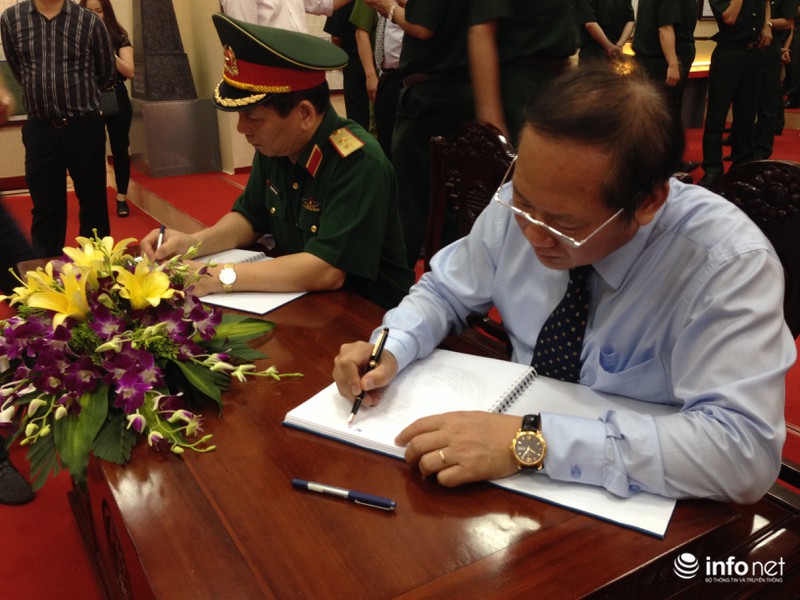 Bắc Ninh: Khai mạc triển lãm tư liệu “Trường Sa, Hoàng Sa của Việt Nam” - ảnh 5