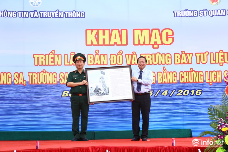Bắc Ninh: Khai mạc triển lãm tư liệu “Trường Sa, Hoàng Sa của Việt Nam” - ảnh 3