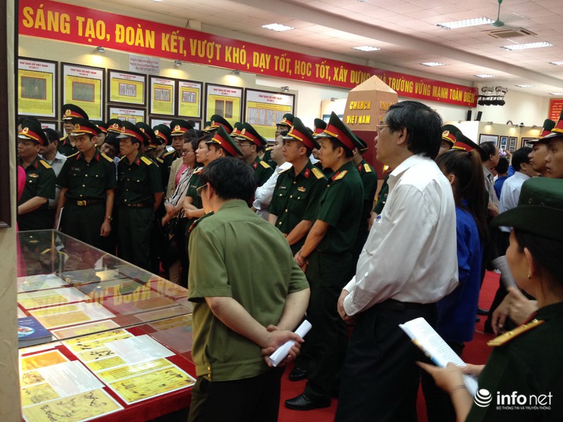 Bắc Ninh: Khai mạc triển lãm tư liệu “Trường Sa, Hoàng Sa của Việt Nam” - ảnh 8