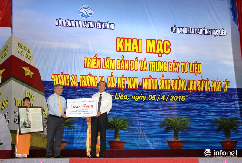 Bản đồ và tư liệu về Hoàng Sa, Trường Sa đến với người dân tỉnh Bạc Liêu - ảnh 3