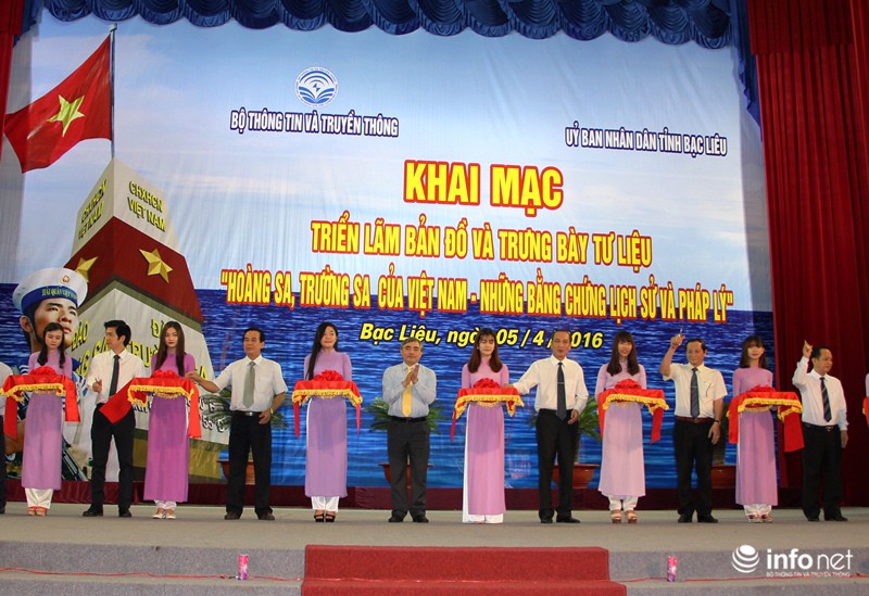 Bản đồ và tư liệu về Hoàng Sa, Trường Sa đến với người dân tỉnh Bạc Liêu - ảnh 2