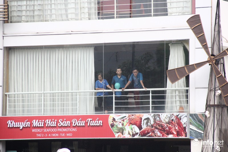 Người Sài Gòn đổ ra đường chào đón Tổng thống Barack Obama - ảnh 10