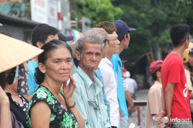 Người Sài Gòn đổ ra đường chào đón Tổng thống Barack Obama - ảnh 12