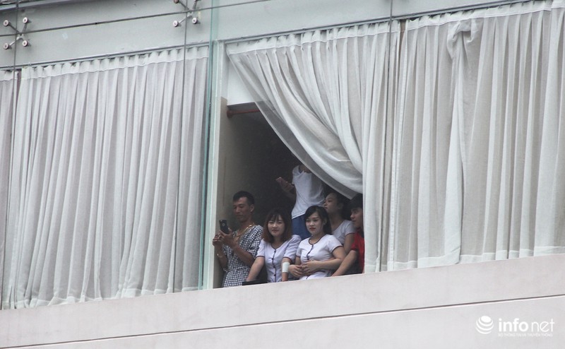 Người Sài Gòn đổ ra đường chào đón Tổng thống Barack Obama - ảnh 5