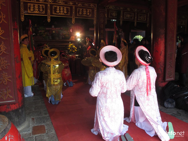 Văn Miếu chật ních người xin chữ đầu năm - ảnh 4