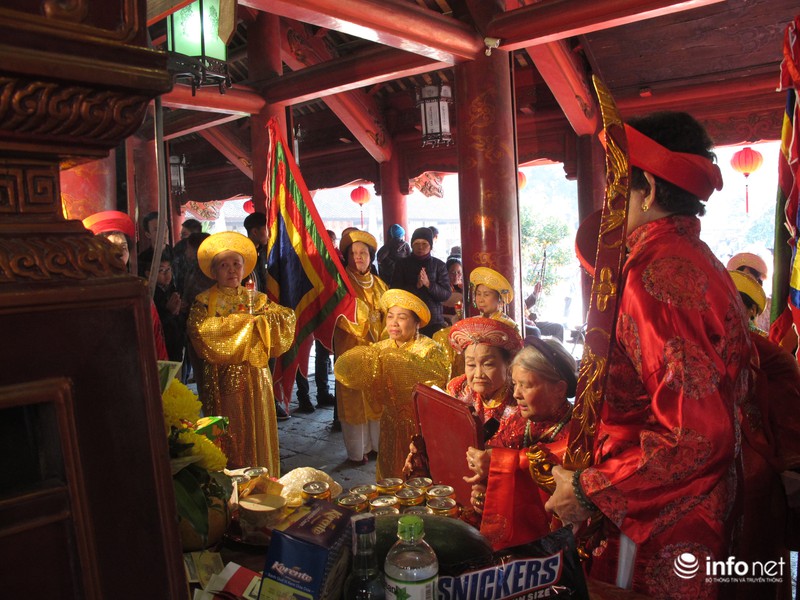 Văn Miếu chật ních người xin chữ đầu năm - ảnh 5