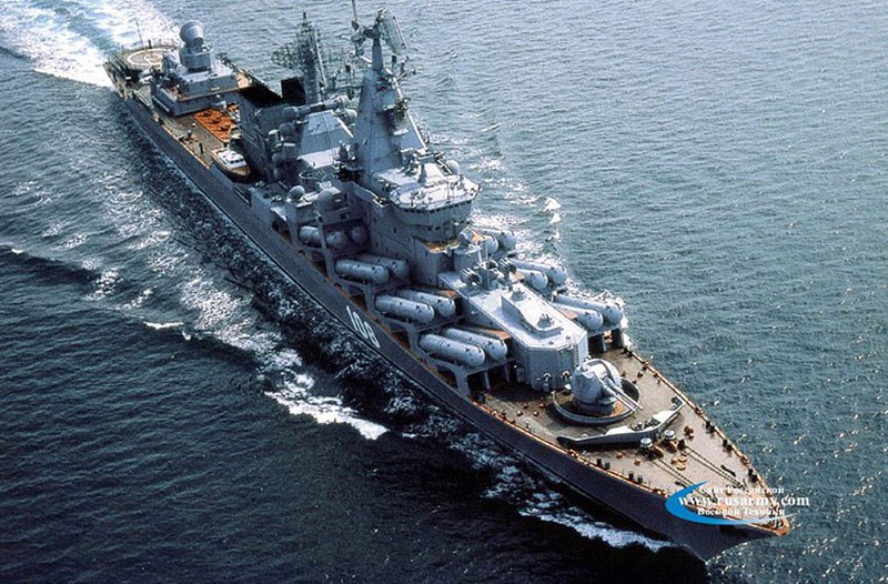 [Infographics] Khám phá tuần dương hạm tên lửa Moskva - ảnh 1