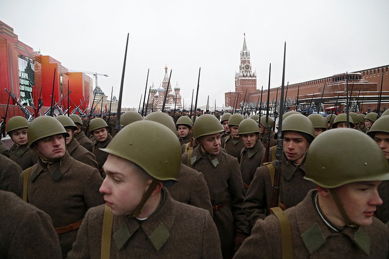 Chùm Ảnh Kỷ niệm 99 năm Cách mạng tháng Mười và 75 năm Cuộc duyệt binh lịch sử - ảnh 6