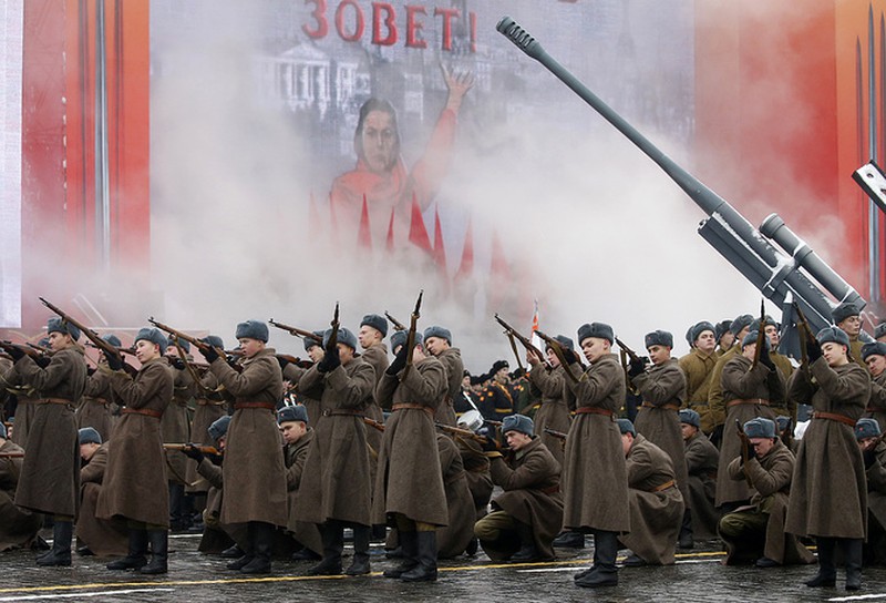 Chùm Ảnh Kỷ niệm 99 năm Cách mạng tháng Mười và 75 năm Cuộc duyệt binh lịch sử - ảnh 9