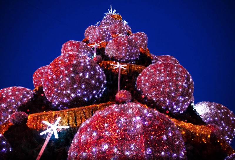 20 thành phố trang hoàng mừng năm mới đẹp như trong cổ tích - ảnh 14