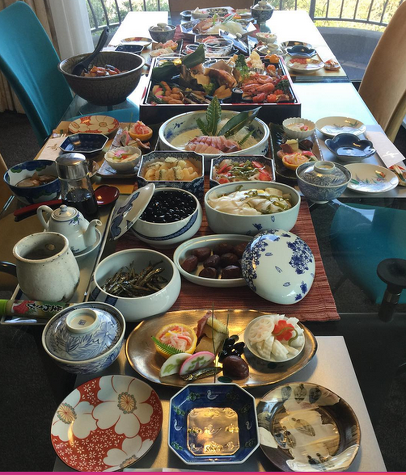 Các nước trên thế giới chuẩn bị bàn tiệc mừng Năm mới như thế nào? - ảnh 8