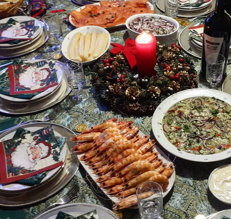 Các nước trên thế giới chuẩn bị bàn tiệc mừng Năm mới như thế nào? - ảnh 4