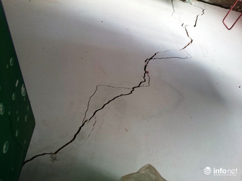 TP Huế: Hàng chục nhà dân chờ sập vì thi công dự án môi trường nước - ảnh 4