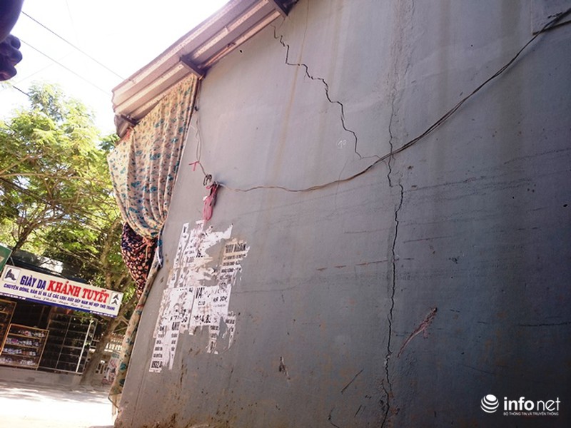 TP Huế: Hàng chục nhà dân chờ sập vì thi công dự án môi trường nước - ảnh 5