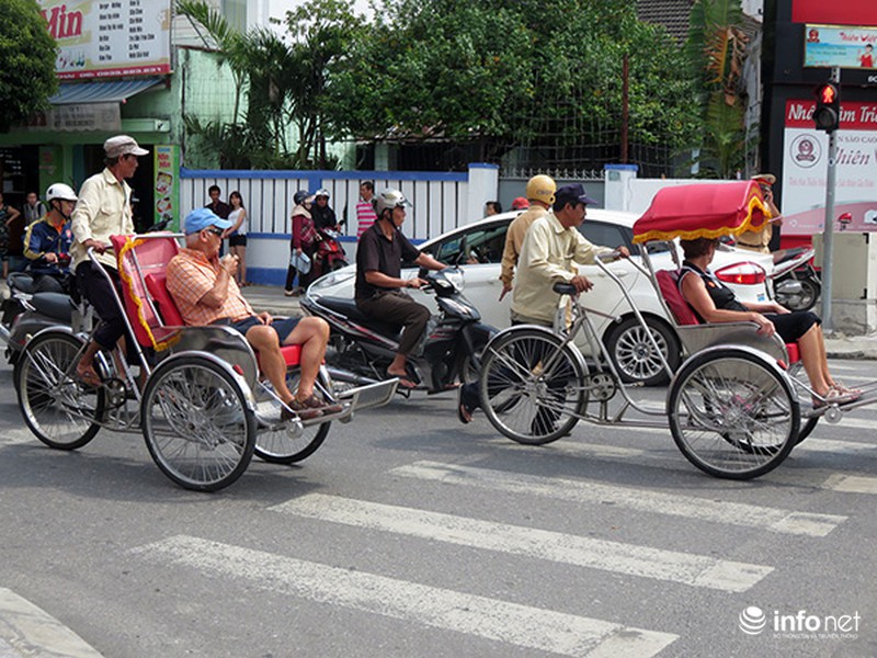 Đà Nẵng: Du khách quốc tế chụp ảnh TNGT do ô tô, xe máy tranh vượt đèn đỏ! - ảnh 5