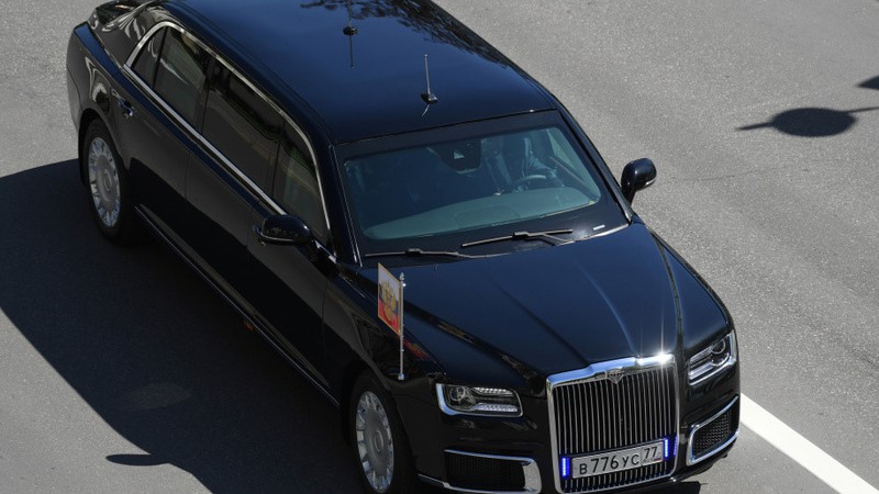 Sieu limousine do Nga tu san xuat dua ong Putin di nham chuc hinh anh 2