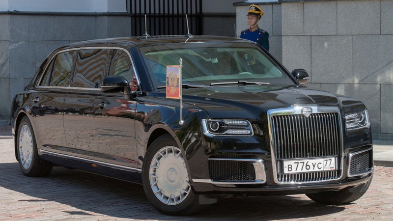 Sieu limousine do Nga tu san xuat dua ong Putin di nham chuc hinh anh 6