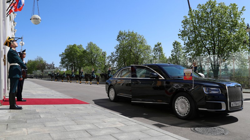 Sieu limousine do Nga tu san xuat dua ong Putin di nham chuc hinh anh 7