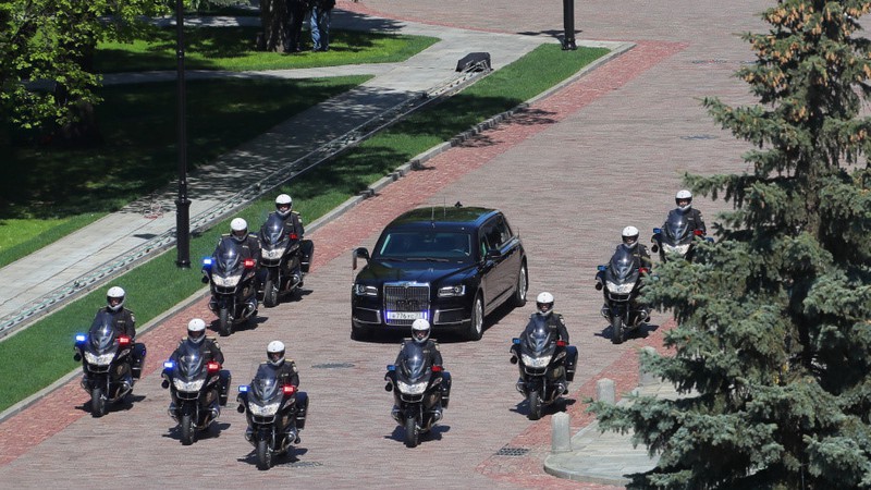 Sieu limousine do Nga tu san xuat dua ong Putin di nham chuc hinh anh 5