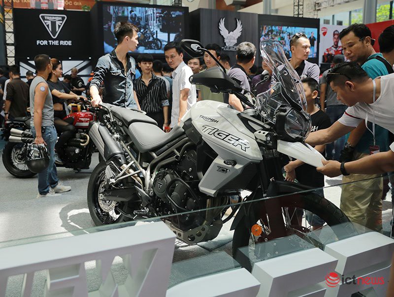 Chiêm ngưỡng loạt xe khủng đang trình diễn tại Hà Nội - ảnh 12