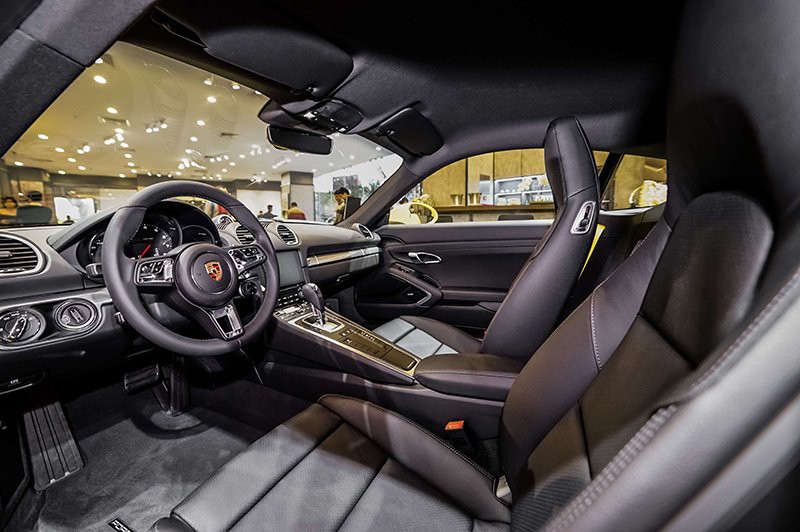 Ngắm bộ đôi xe thể thao tiền tỷ Porsche 911 GT2 RS và 718 Cayman - ảnh 22