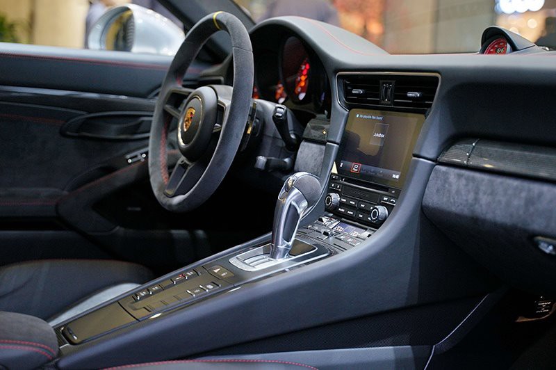 Ngắm bộ đôi xe thể thao tiền tỷ Porsche 911 GT2 RS và 718 Cayman - ảnh 14