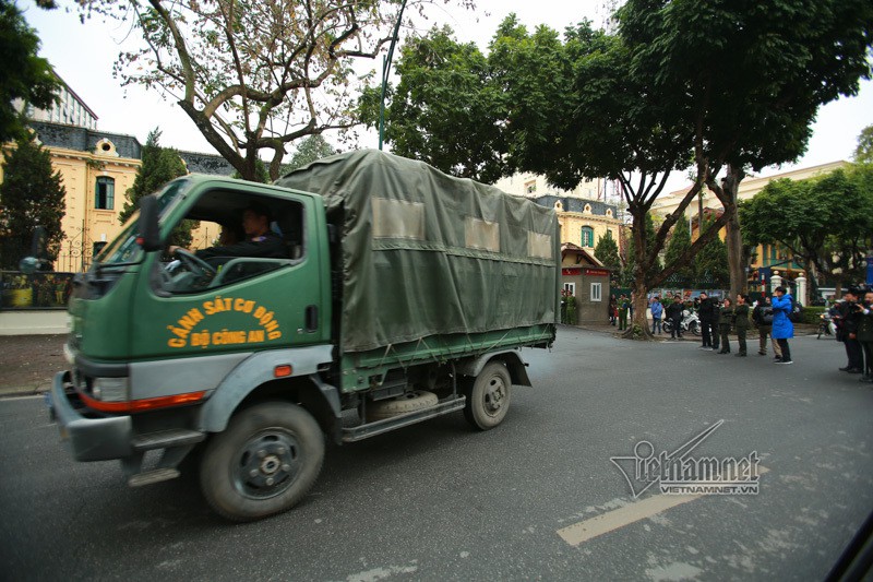Xe bọc thép xuất quân bảo vệ Thượng đỉnh Mỹ - Triều