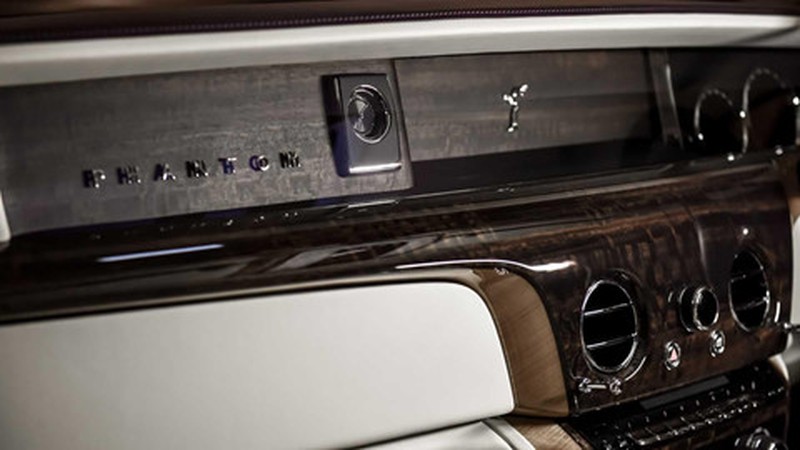 Kham pha Rolls-Royce Phantom co vach ngan rieng tu tuyet doi hinh anh 8
