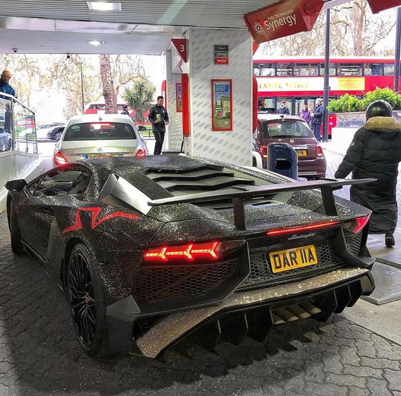 Dan choi dinh 2 trieu vien pha le phu kin Lamborghini Aventador SV hinh anh 2