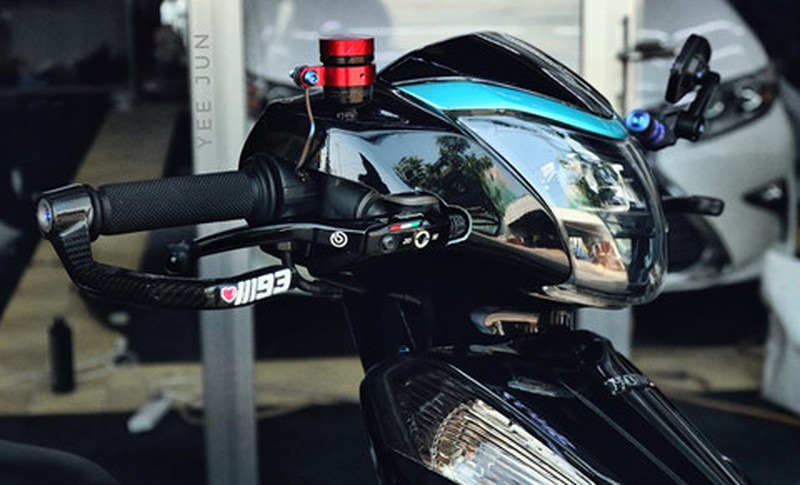Honda Lead phien ban 'vua ninja' cua biker Ca Mau ton them 100 trieu hinh anh 3 