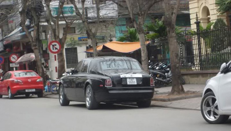 Choáng ngợp dàn siêu xe biển đẹp Quảng Ninh