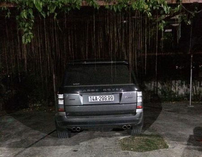 Choáng ngợp dàn siêu xe biển đẹp Quảng Ninh