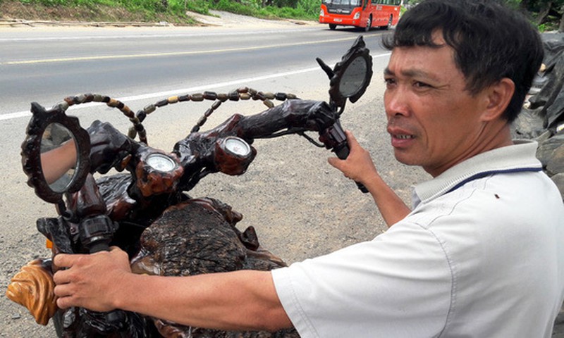 Những chiếc xe 2 bánh bằng gỗ gây sốt dân mạng Việt