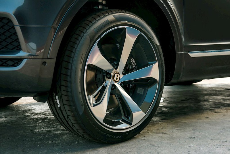 Cận cảnh Bentley Bentayga V8 màu hiếm Century Gold xuất hiện ở Việt Nam - ảnh 5