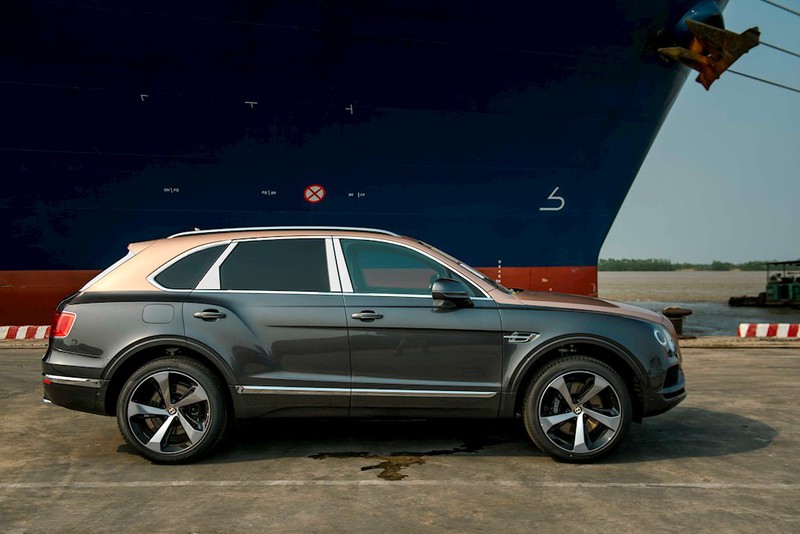 Cận cảnh Bentley Bentayga V8 màu hiếm Century Gold xuất hiện ở Việt Nam - ảnh 3