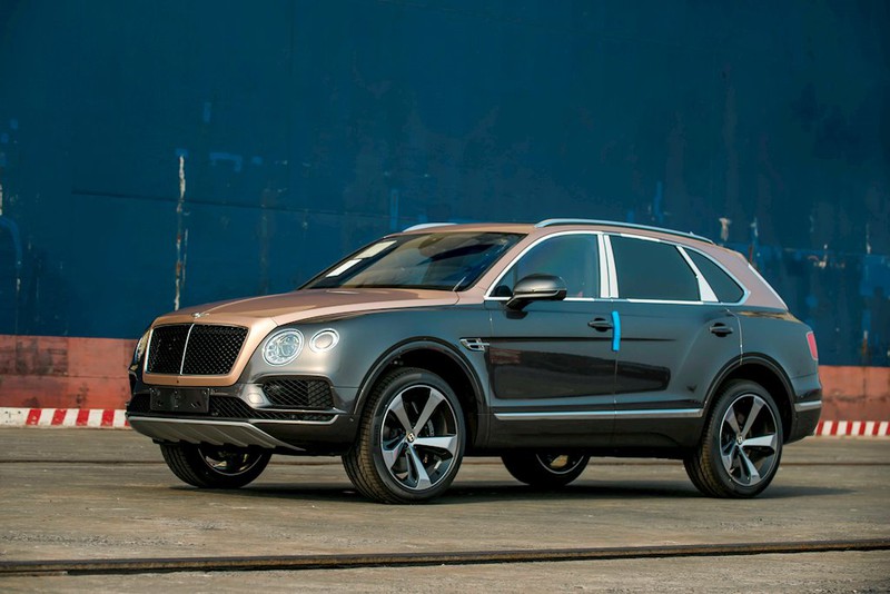 Cận cảnh Bentley Bentayga V8 màu hiếm Century Gold xuất hiện ở Việt Nam - ảnh 1
