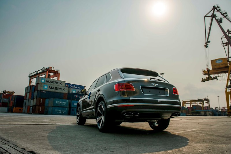 Cận cảnh Bentley Bentayga V8 màu hiếm Century Gold xuất hiện ở Việt Nam - ảnh 2