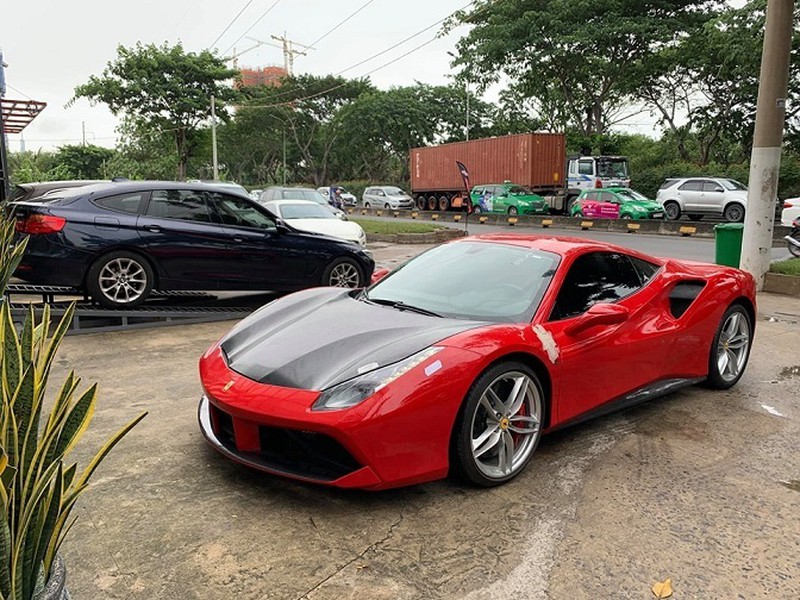Tuấn Hưng ví ngựa đỏ Ferrari là biểu tượng 'sống' và đam mê