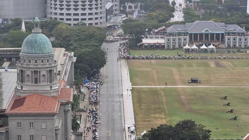 Người Singapore dầm mưa, đưa tang cựu Thủ tướng Lý Quang Diệu - ảnh 1