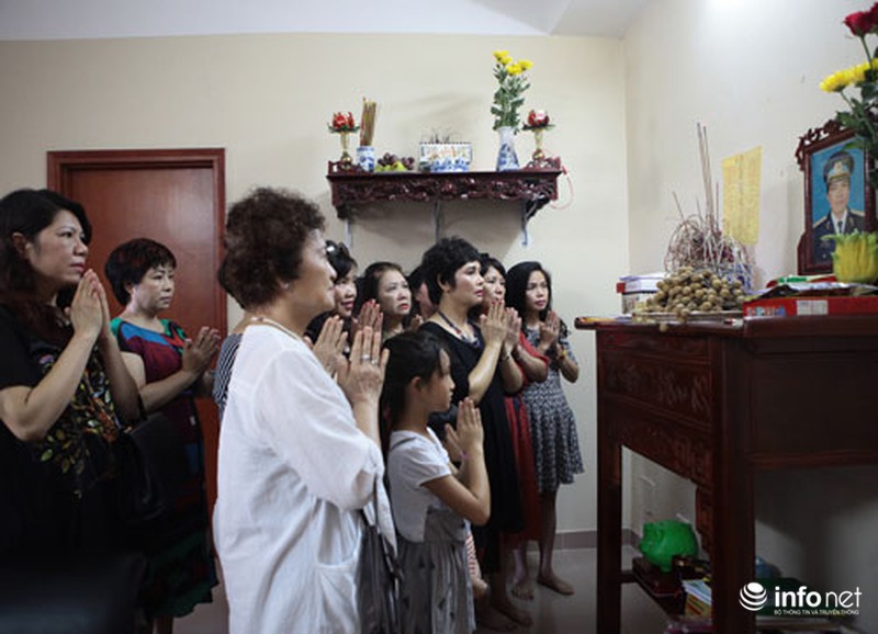Báo Bưu điện Việt Nam cùng NSND Minh Châu thăm gia đình thượng úy Lê Đức Lam - ảnh 1