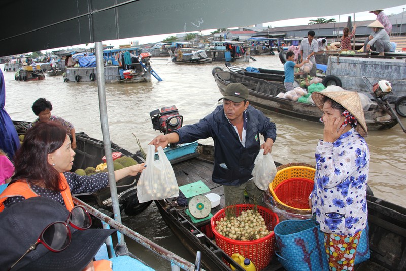 Cuộc sống thường nhật của dân chợ nổi Cái Răng Cần Thơ - ảnh 6
