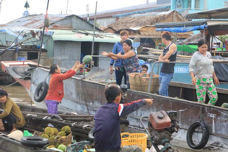 Cuộc sống thường nhật của dân chợ nổi Cái Răng Cần Thơ - ảnh 12