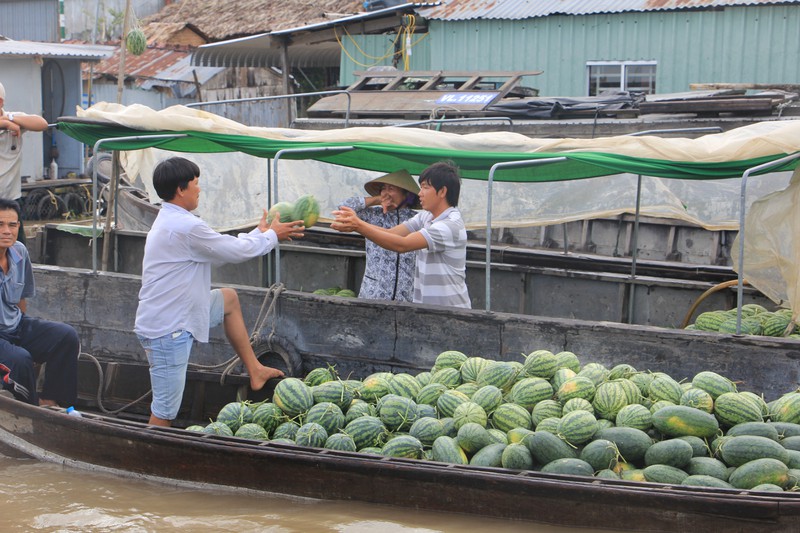 Cuộc sống thường nhật của dân chợ nổi Cái Răng Cần Thơ - ảnh 14