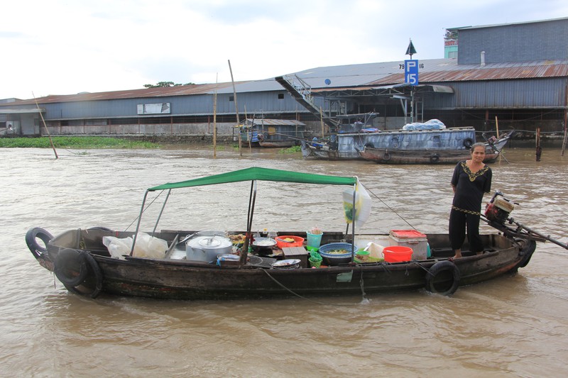 Cuộc sống thường nhật của dân chợ nổi Cái Răng Cần Thơ - ảnh 13