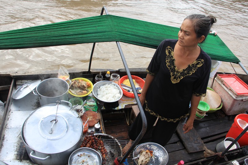 Cuộc sống thường nhật của dân chợ nổi Cái Răng Cần Thơ - ảnh 15